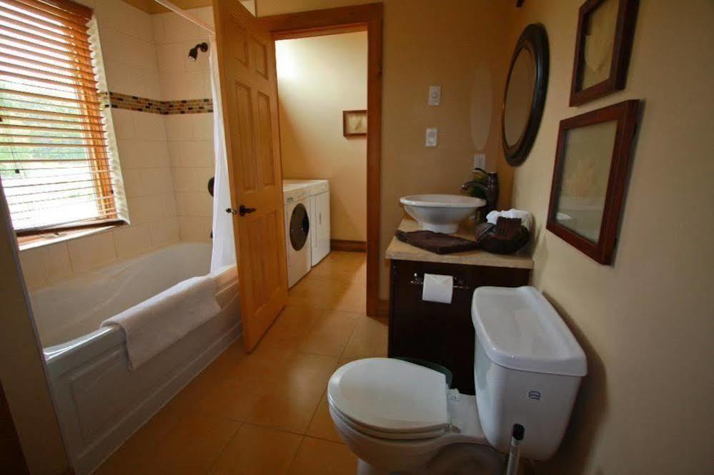 Wilderness Tours Rafting Resort Foresters Falls Esterno foto